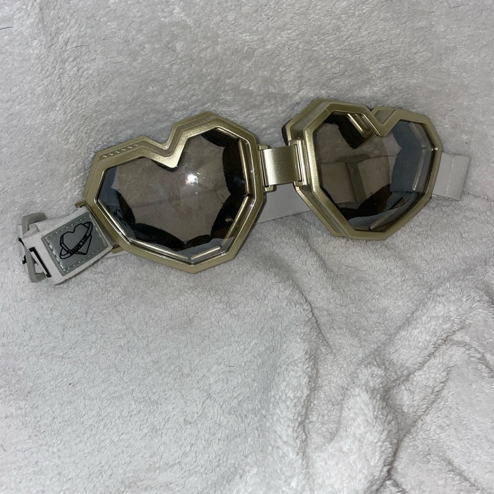 ESQ  Heart shaped ski goggles